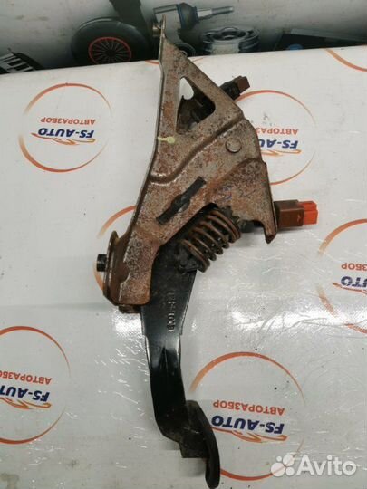 Педаль тормоза Nissan Qashqai 1.6 HR16DE 2012