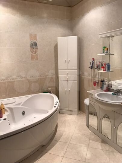 2-к. квартира, 100,7 м², 1/5 эт.