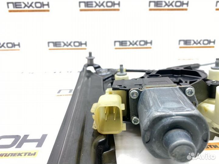 Стеклоподъемник передний правый Maserati Levante