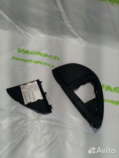 Заглушка предахранителей Volkswagen Golf 4