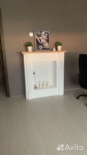 Декоративный камин с лепниной