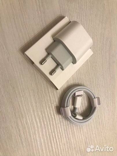 USB-C power adapter и USB-C lightning