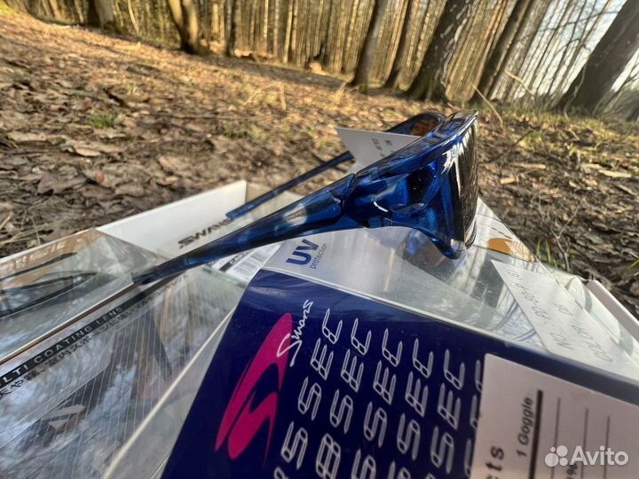 Спортивные очки бренд Swans