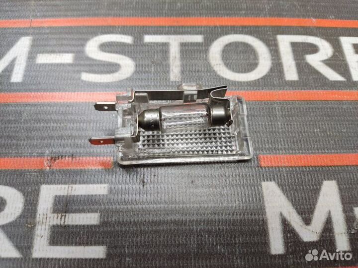 Плафон освещения передний левый Mercedes-Benz