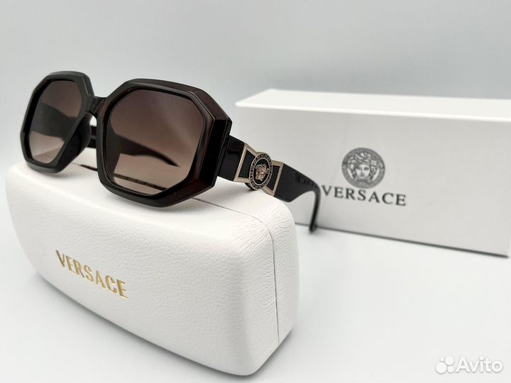 Солнцезащитные очки versace