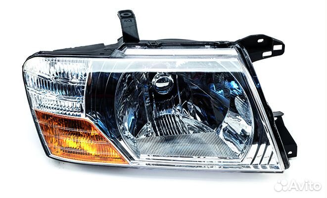 Фара на Mitsubishi Pajero 3