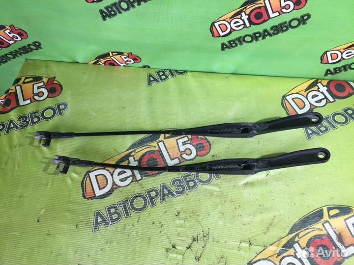 Поводок дворника передний Opel Astra H