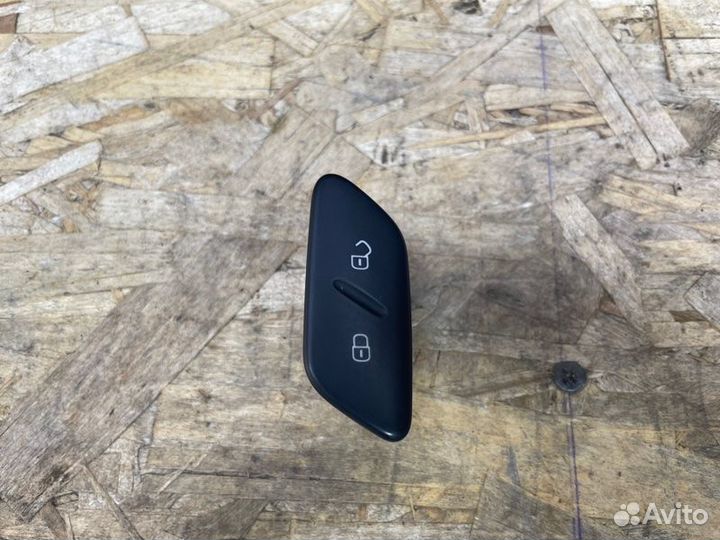 Кнопка блокировки дверей Volkswagen Polo