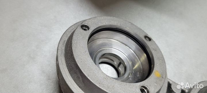 Кронштейн распредвалов 06K103144D