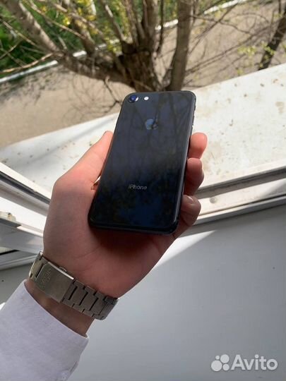 iPhone 8, 64 ГБ