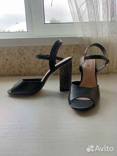Босоножки женские 39 размер