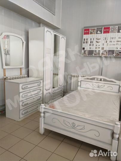 Спальный гарнитур