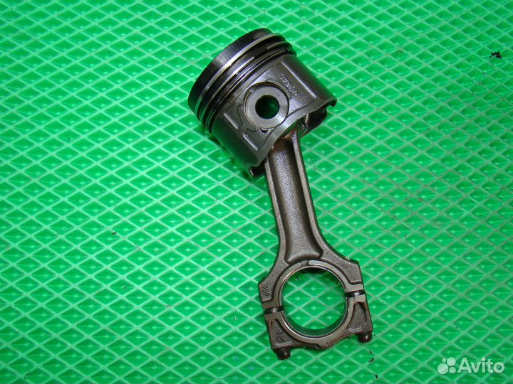 Поршень с шатуном BMW 5 E39 m47 бмв 5 е39 M47