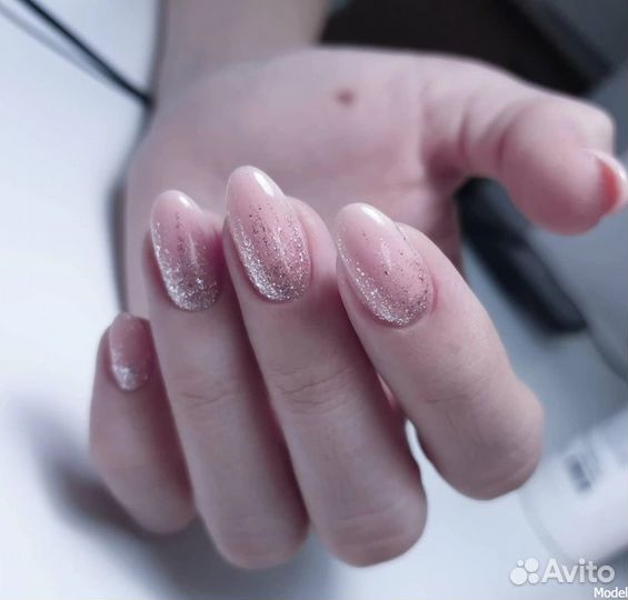 Модель на маникюр - педикюр ногтей, наращивание