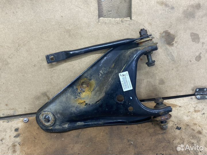 Ларгус передний левый рычаг