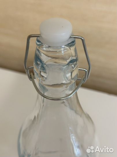 Стеклянная бутылка 1 л с бугельной пробкой