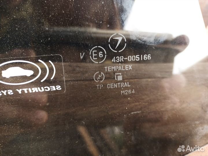 Стекло задней правой двери Subaru legacy bl5