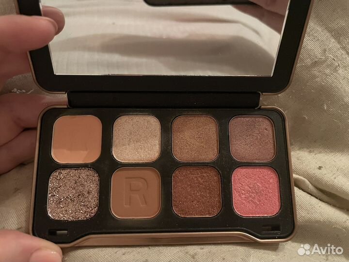 Палетка теней revolution