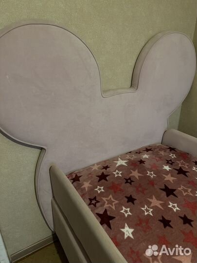 Кровать Мики с бортами(пудра ). матрац и комод ;