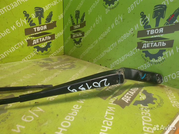 Поводок стеклоочистителя левый Volkswagen Golf 3