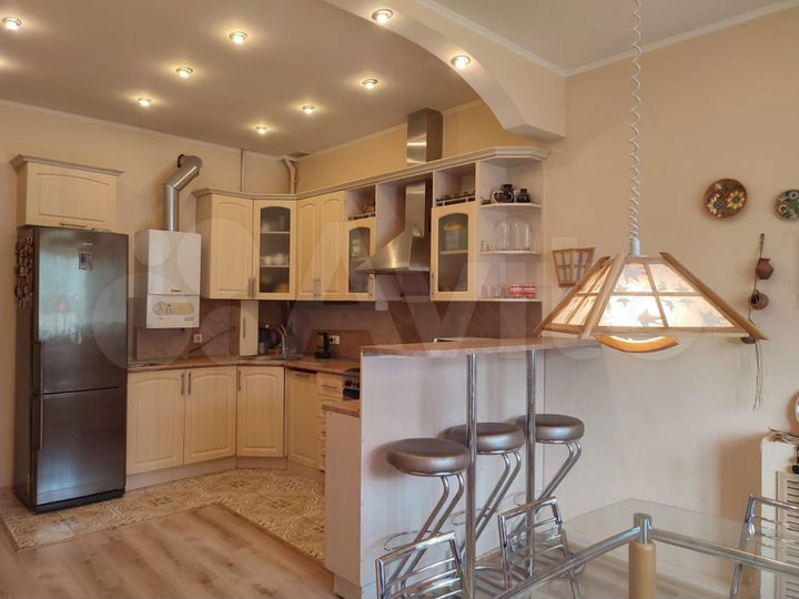 4-к. квартира, 143 м², 2/3 эт.