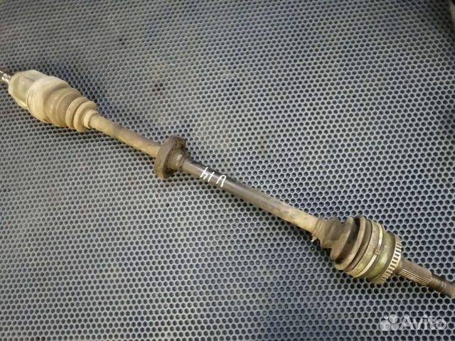 Привод правый Nissan Bluebird u14