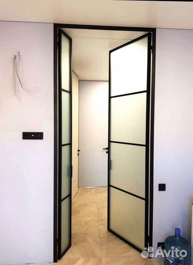 Стеклянная перегородка для зонирования