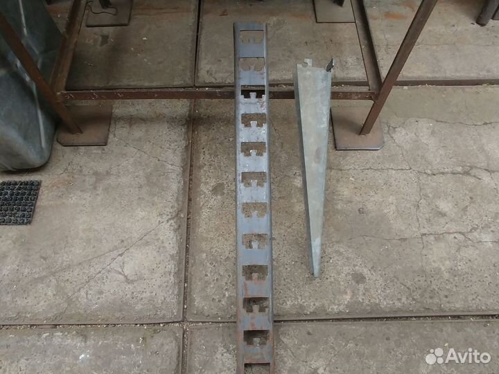 Кронштейн для полок