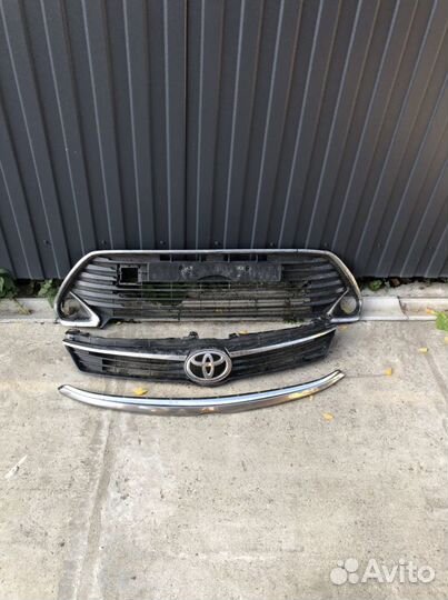 Решетка радиатора toyota camry