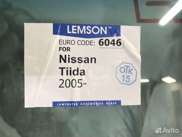 Лобовое стекло Nissan Tiida