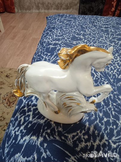Статуэтка фарфор конь огонь Лфз 60год