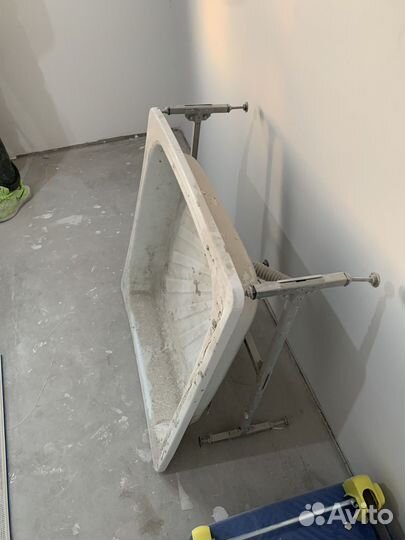 Душевой поддон 80х80 с подставкой и сифоном