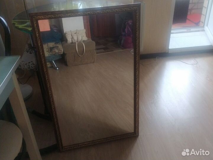 Зеркало настенное в раме