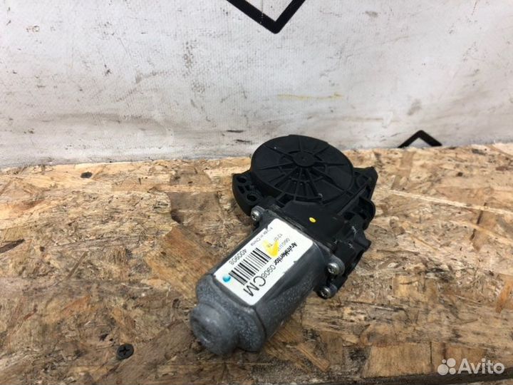 Мотор стеклоподъемника задний правый Hyundai Santa