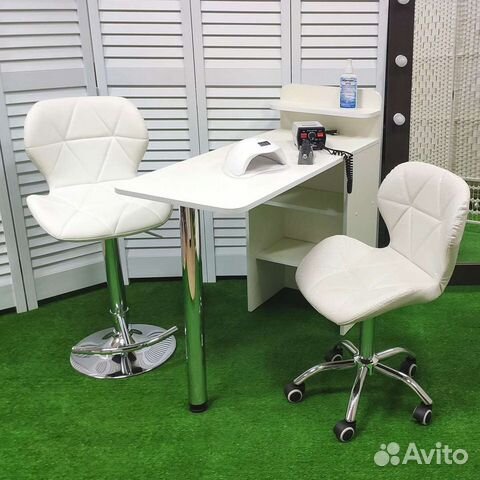 Маникюрный стол