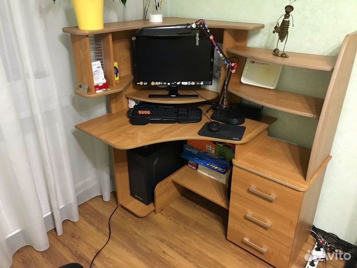 Компьютерный стол