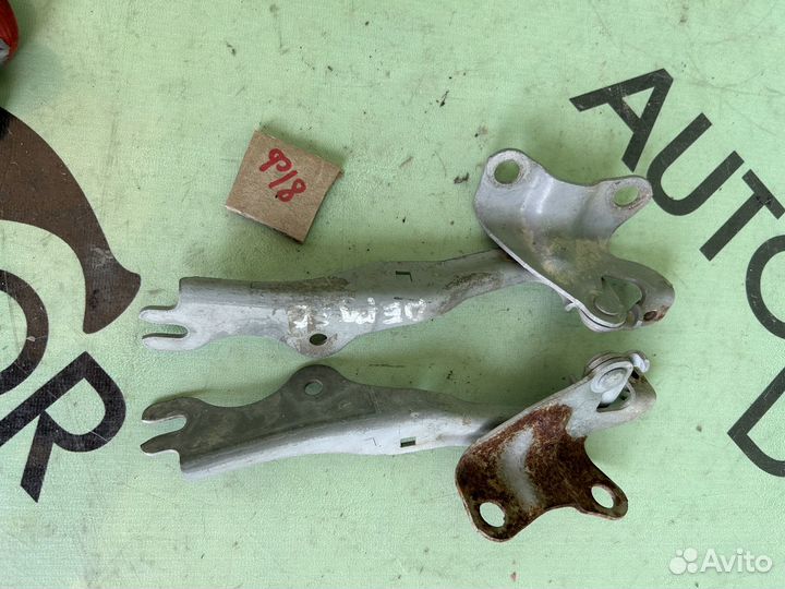 Петли капота mazda demio 2
