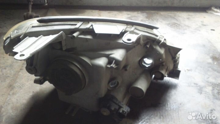 Продаю фару тойота премиа