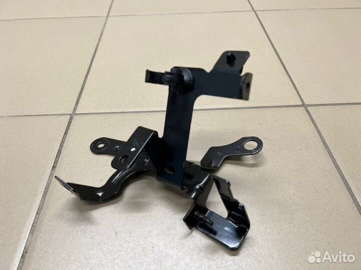 Кронштейн кузова Nissan Terrano 45Т.км 1.6 H4M