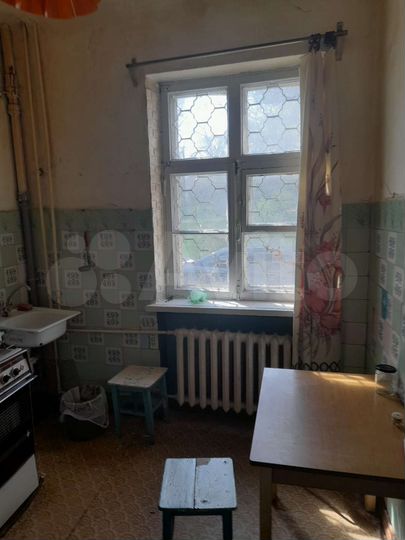Доля в 3-к. квартире, 50 м², 1/2 эт.
