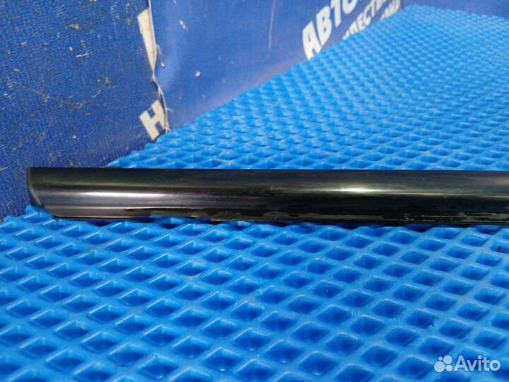 Бархотка двери Nissan Tiida седан HR16 2010