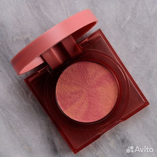Huda Beauty Glowish Cheeky Vegan Blush Powder в от