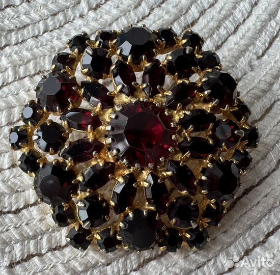 Брошь массивная гранатовое чешское стекло СССР