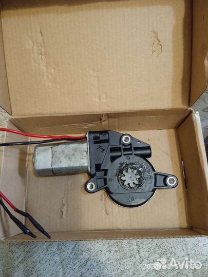 Электродвигатель стеклоподъемника