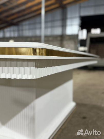 Стол и стулья