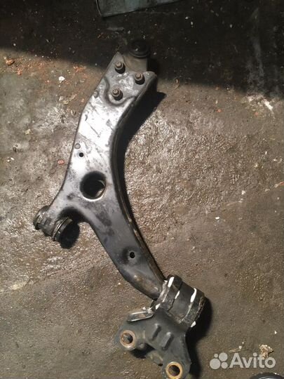 Продам левый рычаг на Форд фокус 3