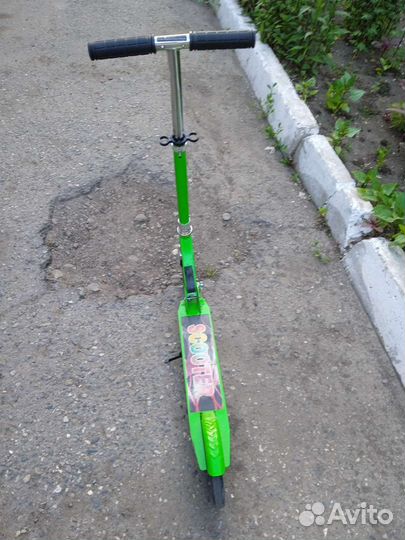 Самокат б/у в наличии синий и салатовый