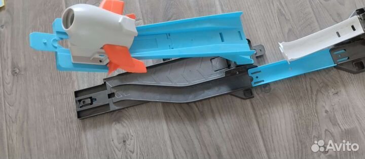 Гоночный трек hot Wheels