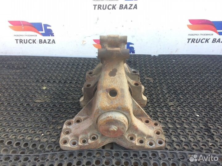 Кронштейн балансира правый Iveco Eurotrakker