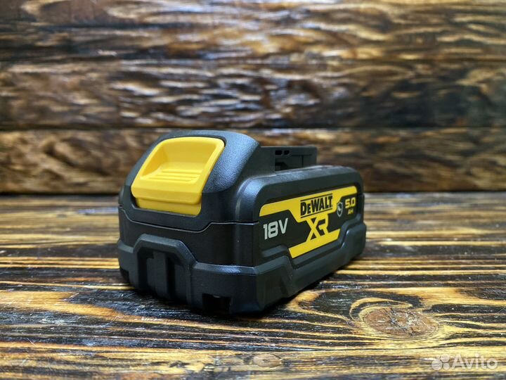 Аккумулятор Dewalt DCB184G маслостойкий